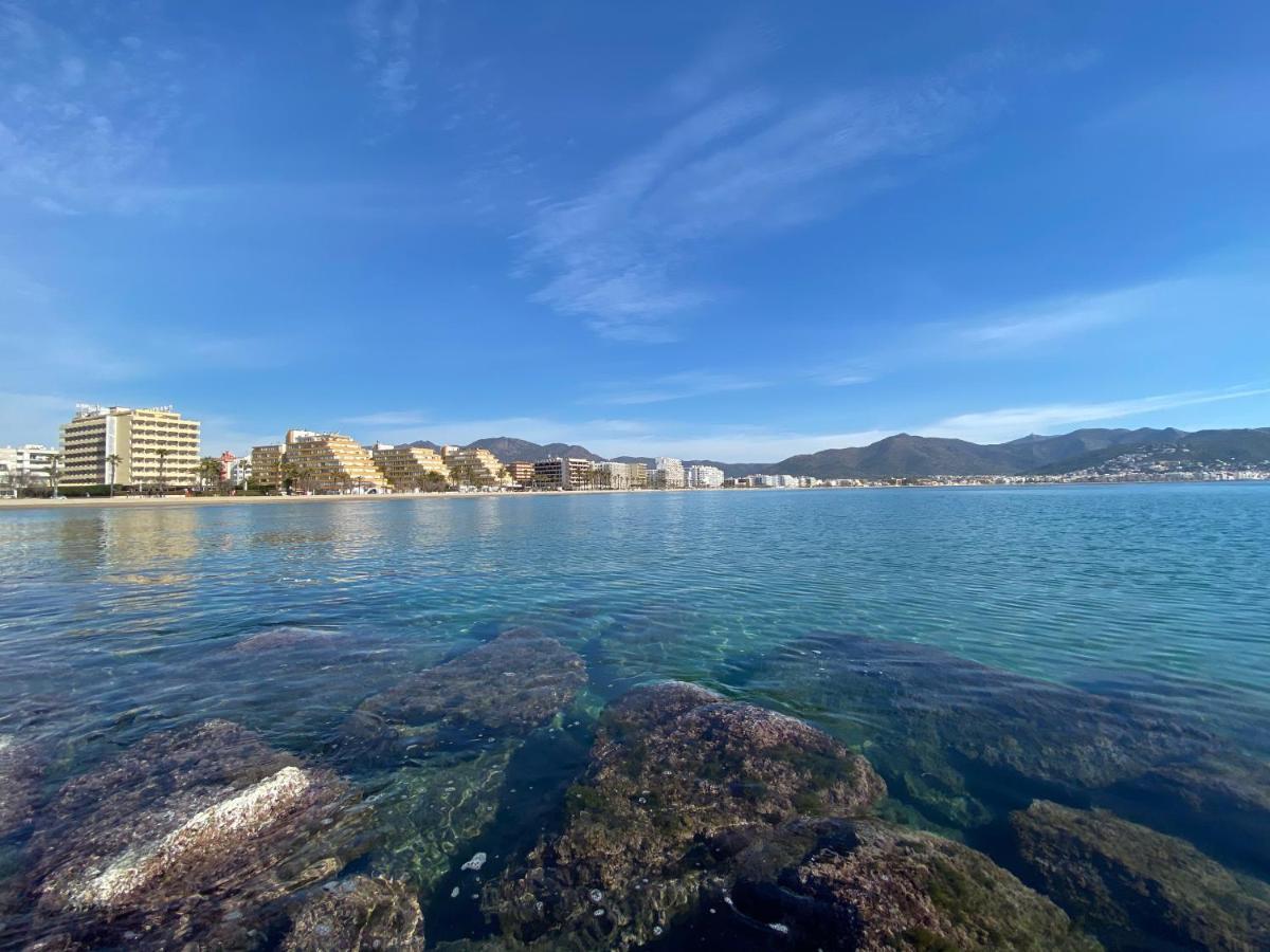 Apartamentos Aquarium. 150 Metros Playa. Росас Экстерьер фото